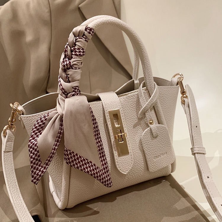 Cabas souple effet cuir grainé litchi – Image 4