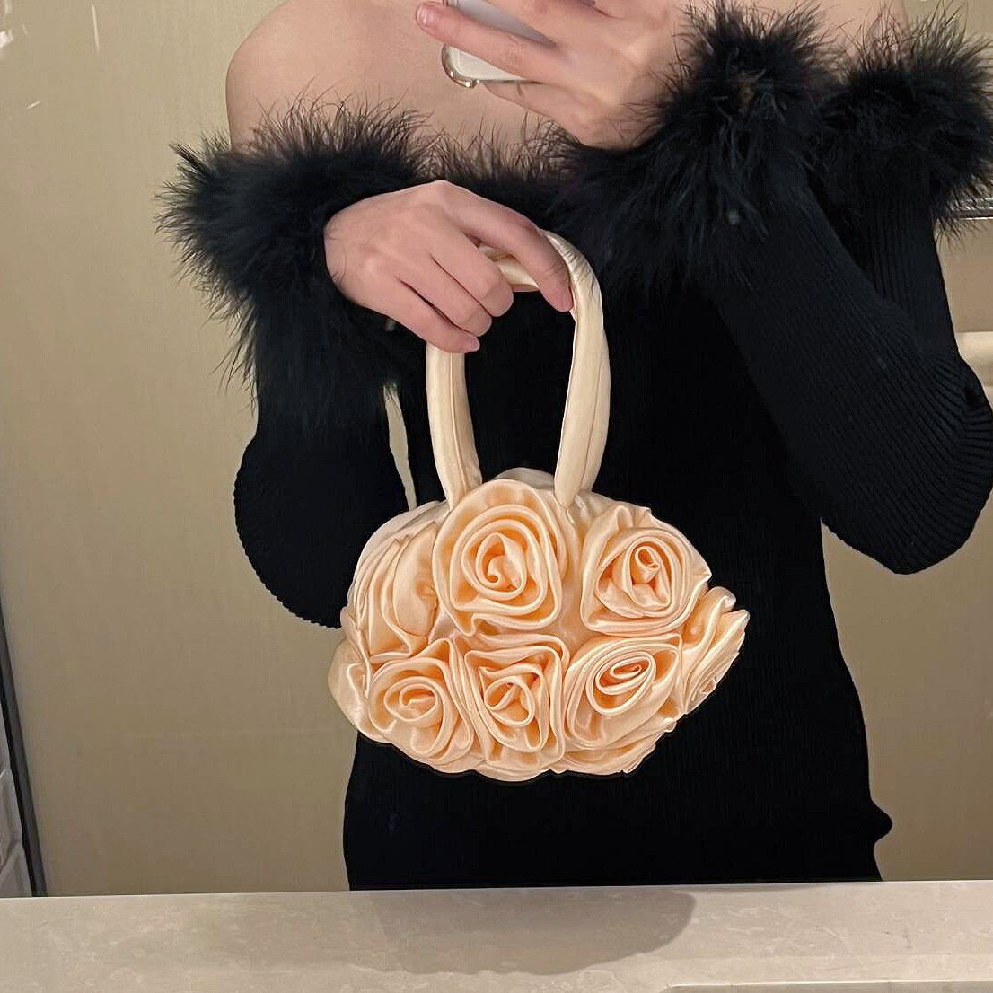 Sac rond à fleurs fait main en soie – Image 4