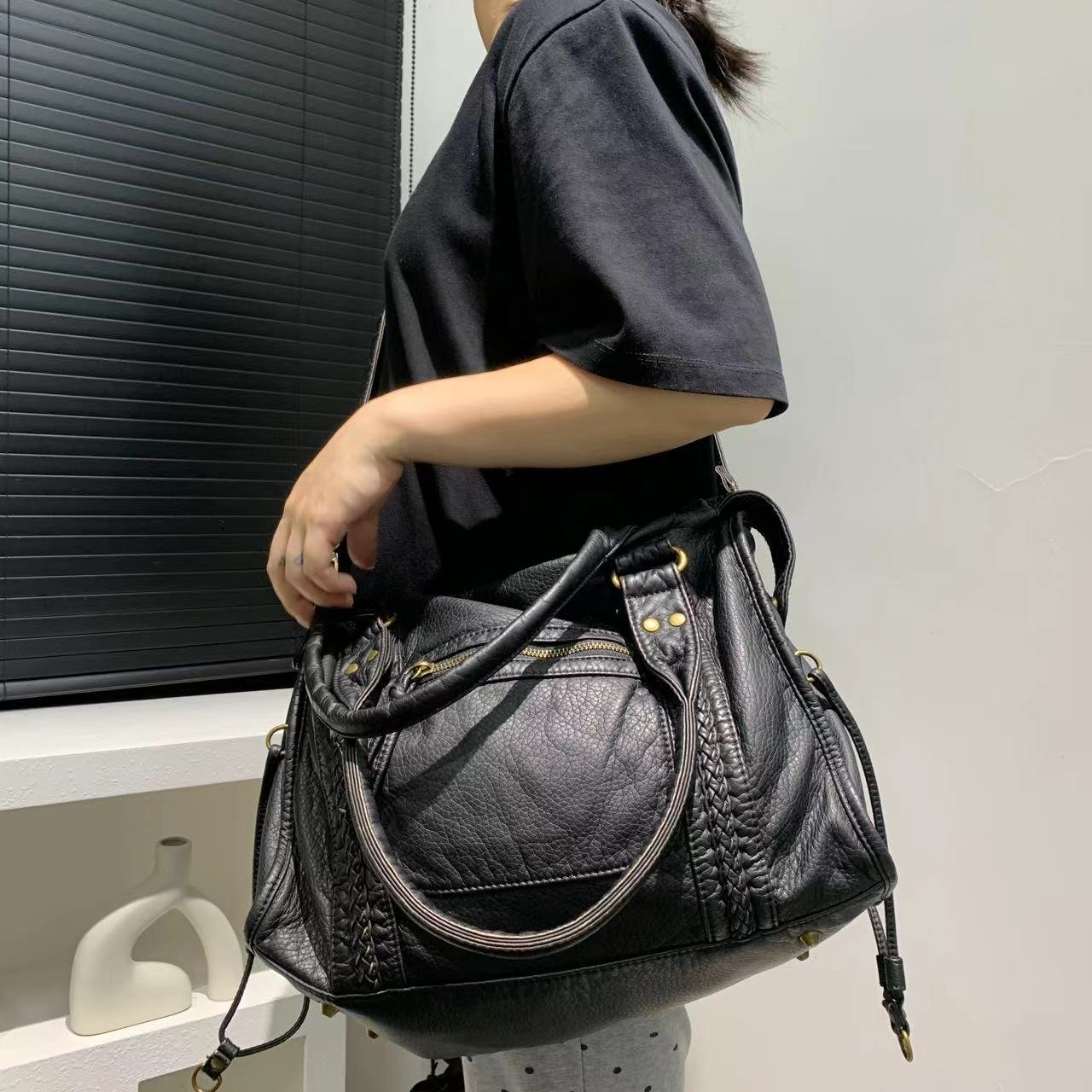 Women's Soft Leather Vintage Tote Bag Shoulder Messenger Bag – Image 3