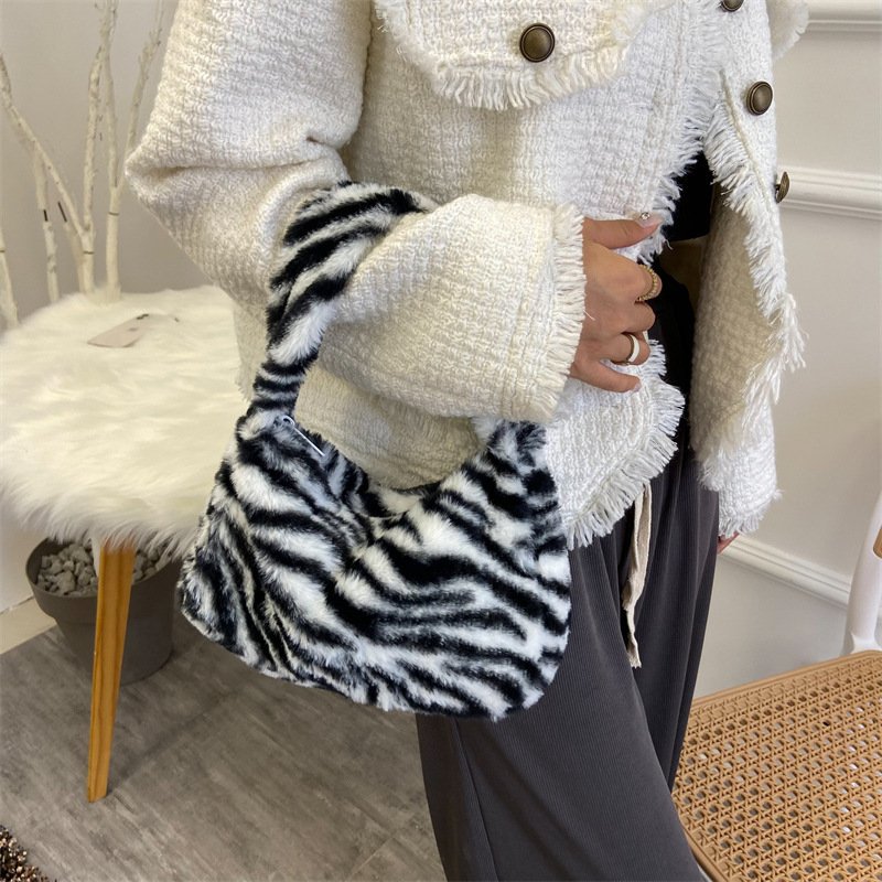 Handbag Fashion Shoulder Bag Casual Retro Plush Underarm Bag – Image 2