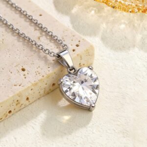 Light Luxury Single Large Heart-shaped Zircon Stainless Steel Pendant Necklace, Three-prong Diamond-encrusted Heart-shaped Pendant Collar Chain For Women